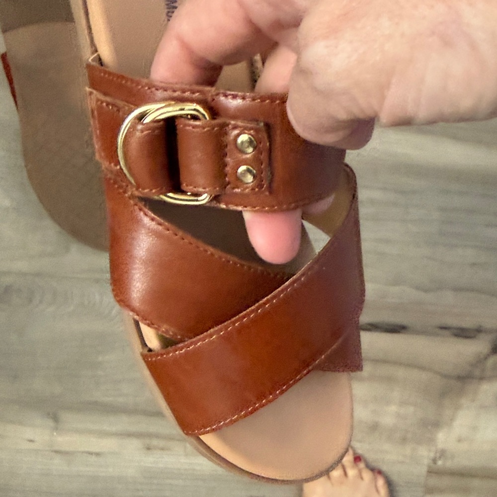 Johnston & Murphy Women's Brown Leather Sandals - Picture 6 of 8